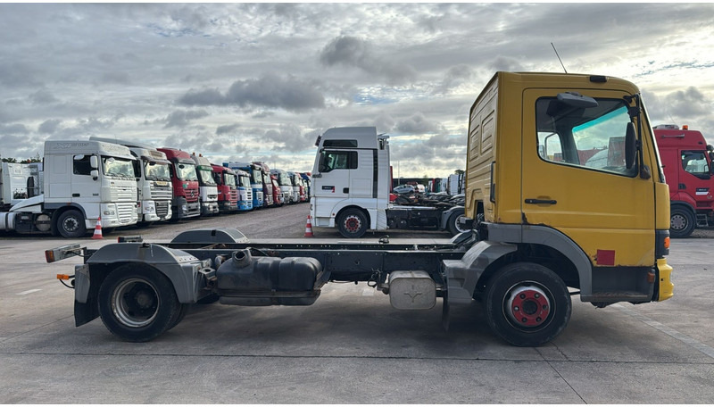 Mercedes-Benz Atego 815 (BOITE MANUELLE / MANUAL GEARBOX) - Вантажівка шасі: фото 3 Mercedes-Benz Atego 815 (BOITE MANUELLE / MANUAL GEARBOX) - Вантажівка шасі: фото 3