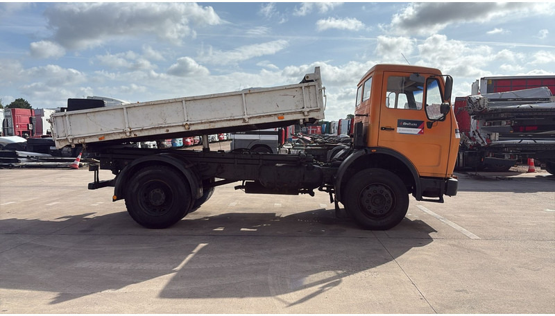 Mercedes-Benz SK 1628 (V8 / LAMES / GRAND PONT / POMPE MANUELLE) - Самоскид вантажівка: фото 4 Mercedes-Benz SK 1628 (V8 / LAMES / GRAND PONT / POMPE MANUELLE) - Самоскид вантажівка: фото 4