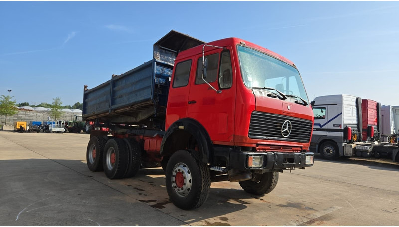 Mercedes-Benz SK 2226 (V8 / BOITE MANUELLE / POMPE MANUELLE / GRAND PONT / LAMES) - Самоскид вантажівка: фото 3 Mercedes-Benz SK 2226 (V8 / BOITE MANUELLE / POMPE MANUELLE / GRAND PONT / LAMES) - Самоскид вантажівка: фото 3