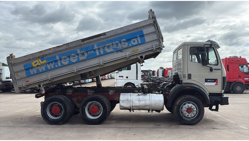 Mercedes-Benz SK 2527 (V6 / GRAND PONT / LAMES / BOITE MANUELLE / MANUAL GEARBOX) - Самоскид вантажівка: фото 4 Mercedes-Benz SK 2527 (V6 / GRAND PONT / LAMES / BOITE MANUELLE / MANUAL GEARBOX) - Самоскид вантажівка: фото 4