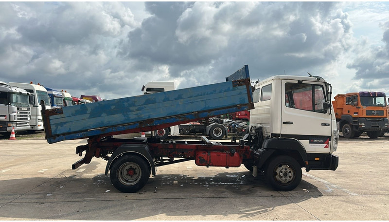 Mercedes-Benz SK 809 (POMPE MANUELLE / MANUAL PUMP / HELPER / AUXILAIRY / SPER / STEEL SUSP.) - Самоскид вантажівка: фото 2 Mercedes-Benz SK 809 (POMPE MANUELLE / MANUAL PUMP / HELPER / AUXILAIRY / SPER / STEEL SUSP.) - Самоскид вантажівка: фото 2