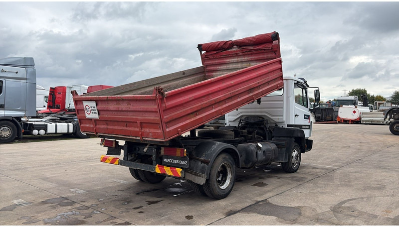 Mercedes-Benz SK 814 (SPER / AUXILAIRY / MANUAL PUMP / STEEL SUSP. / 6 CYLINDER / 3 WAY TIPPER / PERFECT) - Самоскид вантажівка: фото 4 Mercedes-Benz SK 814 (SPER / AUXILAIRY / MANUAL PUMP / STEEL SUSP. / 6 CYLINDER / 3 WAY TIPPER / PERFECT) - Самоскид вантажівка: фото 4