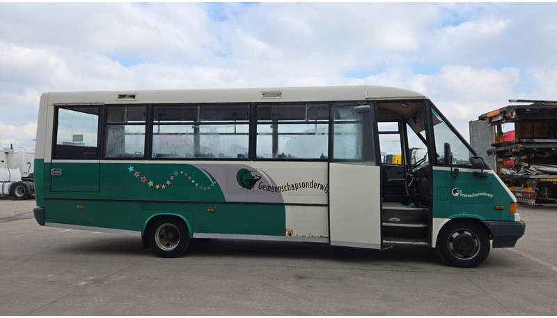 Mercedes-Benz Vario 614 (BELGIAN BUS / 34 SEATS / MANUAL PUMP / LAMES / STEEL SUSP.) - Міський автобус: фото 4 Mercedes-Benz Vario 614 (BELGIAN BUS / 34 SEATS / MANUAL PUMP / LAMES / STEEL SUSP.) - Міський автобус: фото 4