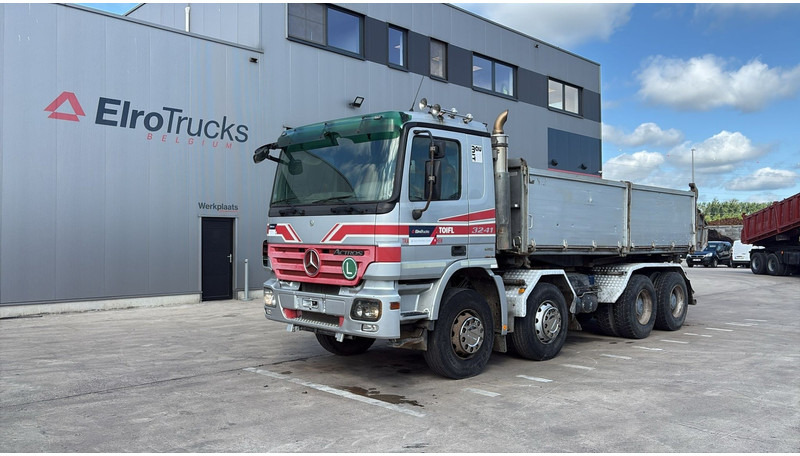 Mercedes-Benz actros 3241 (8X4 / LAMES / GRAND PONT / GRAND BENNE / 3 PONTS / TRES BONNE ETAT) - Самоскид вантажівка: фото 1 Mercedes-Benz actros 3241 (8X4 / LAMES / GRAND PONT / GRAND BENNE / 3 PONTS / TRES BONNE ETAT) - Самоскид вантажівка: фото 1