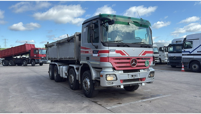 Mercedes-Benz actros 3241 (8X4 / LAMES / GRAND PONT / GRAND BENNE / 3 PONTS / TRES BONNE ETAT) - Самоскид вантажівка: фото 3 Mercedes-Benz actros 3241 (8X4 / LAMES / GRAND PONT / GRAND BENNE / 3 PONTS / TRES BONNE ETAT) - Самоскид вантажівка: фото 3
