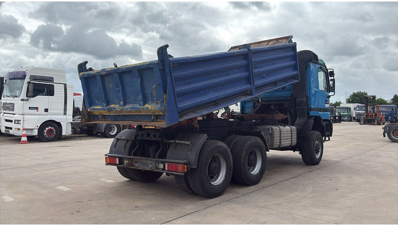 Mercedes-Benz actros 3340 (6X6 / BOITE MANUELLE /MANUAL GEARBOX / 3 PONTS / V6 / MP1) - Самоскид вантажівка: фото 5 Mercedes-Benz actros 3340 (6X6 / BOITE MANUELLE /MANUAL GEARBOX / 3 PONTS / V6 / MP1) - Самоскид вантажівка: фото 5