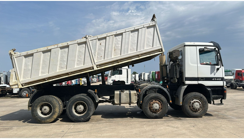 Mercedes-Benz actros 4140 (8X8 / BOITE MANUELLE / MANUAL GEARBOX / LAMES / GRAND PONT / BIG AXLE) - Самоскид вантажівка: фото 3 Mercedes-Benz actros 4140 (8X8 / BOITE MANUELLE / MANUAL GEARBOX / LAMES / GRAND PONT / BIG AXLE) - Самоскид вантажівка: фото 3