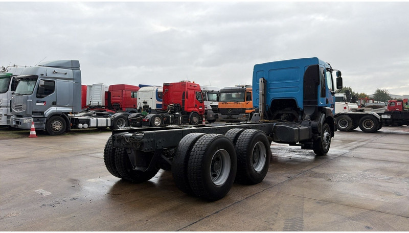 Renault KERAX 420 (LAMES / GRAND PONT / STEEL SUSP. / BIG AXLE / MANUAL GEARBOX / BOITE MANUELLE) - Вантажівка шасі: фото 4 Renault KERAX 420 (LAMES / GRAND PONT / STEEL SUSP. / BIG AXLE / MANUAL GEARBOX / BOITE MANUELLE) - Вантажівка шасі: фото 4