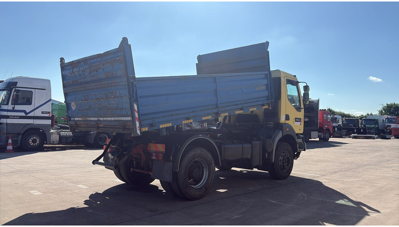Renault Kerax 385 (BOITE MANUELLE / GRAND PONT / LAMES / MANUAL GEARBOX) - Самоскид вантажівка: фото 5 Renault Kerax 385 (BOITE MANUELLE / GRAND PONT / LAMES / MANUAL GEARBOX) - Самоскид вантажівка: фото 5