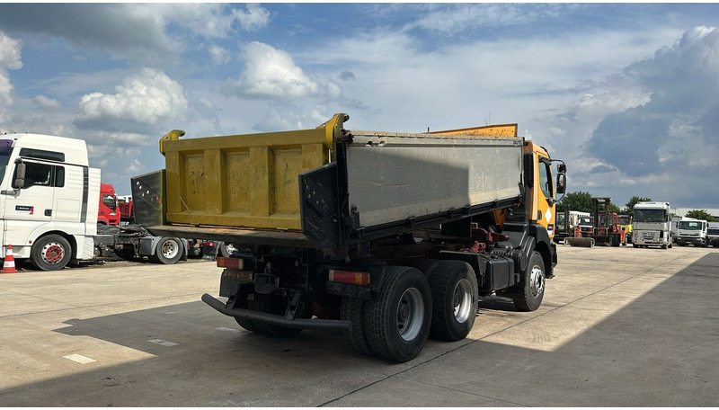 Renault Kerax 385 (POMPE MANUELLE / MANUAL PUMP / 6X4 / LAMES / GRAND PONT) - Самоскид вантажівка: фото 4 Renault Kerax 385 (POMPE MANUELLE / MANUAL PUMP / 6X4 / LAMES / GRAND PONT) - Самоскид вантажівка: фото 4