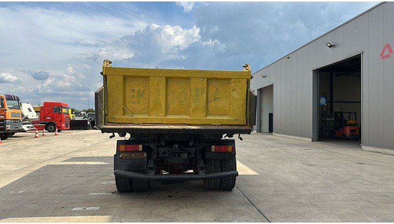 Renault Kerax 385 (POMPE MANUELLE / MANUAL PUMP / 6X4 / LAMES / GRAND PONT) - Самоскид вантажівка: фото 5 Renault Kerax 385 (POMPE MANUELLE / MANUAL PUMP / 6X4 / LAMES / GRAND PONT) - Самоскид вантажівка: фото 5