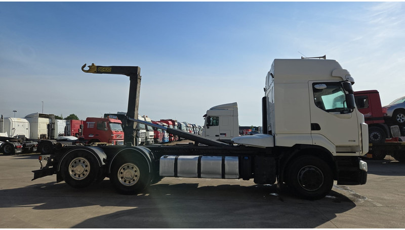 Renault Premium 450 DXI (BOITE MANUELLE / MANUAL GEARBOX / 6X2 / LAMES DEVANT) - Вантажівка шасі: фото 4 Renault Premium 450 DXI (BOITE MANUELLE / MANUAL GEARBOX / 6X2 / LAMES DEVANT) - Вантажівка шасі: фото 4