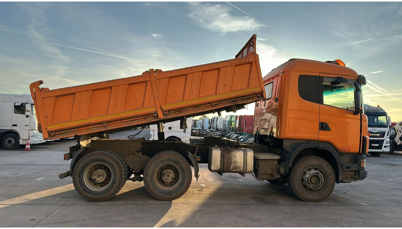 Scania 144-460 (BIG AXLE / GRAND PONT / LAMES / STEEL SUSP. / MANUAL GEARBOX / BOITE MANUELLE) - Самоскид вантажівка: фото 4 Scania 144-460 (BIG AXLE / GRAND PONT / LAMES / STEEL SUSP. / MANUAL GEARBOX / BOITE MANUELLE) - Самоскид вантажівка: фото 4