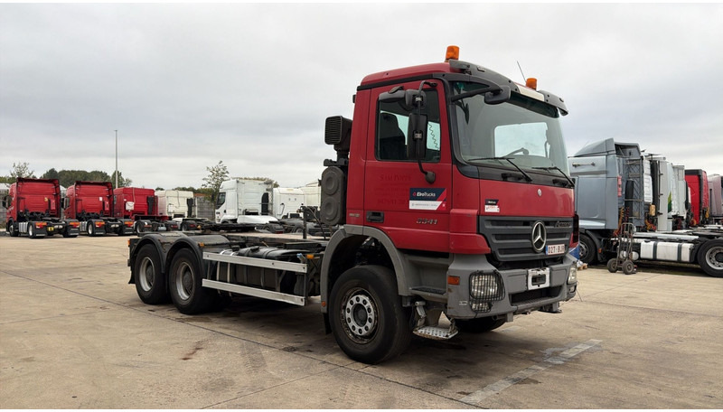 Mercedes-Benz Actros 3341 (EPS / CAMION BELGE !! / SUPS. LAMES / 33 TONNES / 3 PEDALES / MP2 / TRACTEUR ORIGINAL !! / V6 / MP2) - Тягач: фото 2 Mercedes-Benz Actros 3341 (EPS / CAMION BELGE !! / SUPS. LAMES / 33 TONNES / 3 PEDALES / MP2 / TRACTEUR ORIGINAL !! / V6 / MP2) - Тягач: фото 2