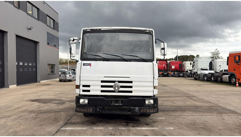 Renault R 385 Major (2 CULASSE / LAMES / GRAND PONT / STEEL SUSP. / MANUAL PUMP / POMPE MANUELLE) - Тягач: фото 4 Renault R 385 Major (2 CULASSE / LAMES / GRAND PONT / STEEL SUSP. / MANUAL PUMP / POMPE MANUELLE) - Тягач: фото 4