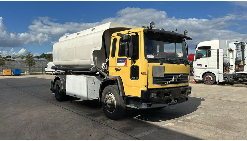 Volvo FL 6-18 (12400 LITERS / 3 COMPARTIMENTS / EURO 2 / STEEL SUSP. / LAMES) - Вантажівка цистерна: фото 3 Volvo FL 6-18 (12400 LITERS / 3 COMPARTIMENTS / EURO 2 / STEEL SUSP. / LAMES) - Вантажівка цистерна: фото 3