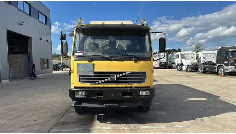 Volvo FL 6-18 (12400 LITERS / 3 COMPARTIMENTS / EURO 2 / STEEL SUSP. / LAMES) - Вантажівка цистерна: фото 2 Volvo FL 6-18 (12400 LITERS / 3 COMPARTIMENTS / EURO 2 / STEEL SUSP. / LAMES) - Вантажівка цистерна: фото 2