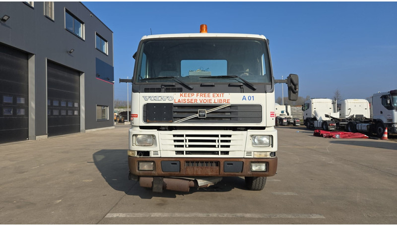Volvo FM 7 - 290 (60.000 KM ORIGINAL !!! / POMPE MANUELLE / LAMES / GRAND PONT / EX AEROPORT) - Вантажівка шасі: фото 2 Volvo FM 7 - 290 (60.000 KM ORIGINAL !!! / POMPE MANUELLE / LAMES / GRAND PONT / EX AEROPORT) - Вантажівка шасі: фото 2
