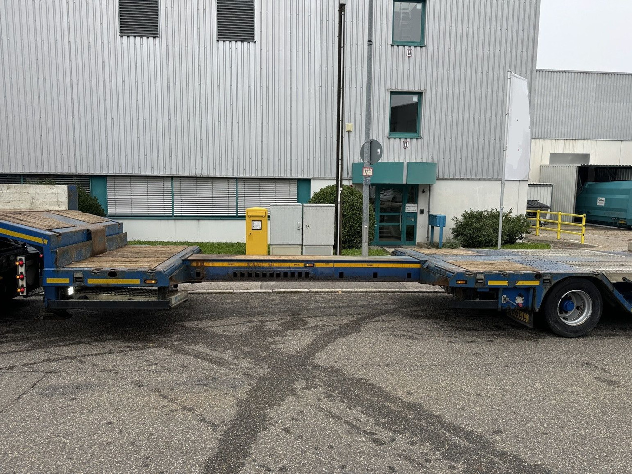 Doll S3L Tele-Tieflader+3,3m Radmulden Lift Lenkachse - Низькорамна платформа напівпричіп: фото 4 Doll S3L Tele-Tieflader+3,3m Radmulden Lift Lenkachse - Низькорамна платформа напівпричіп: фото 4