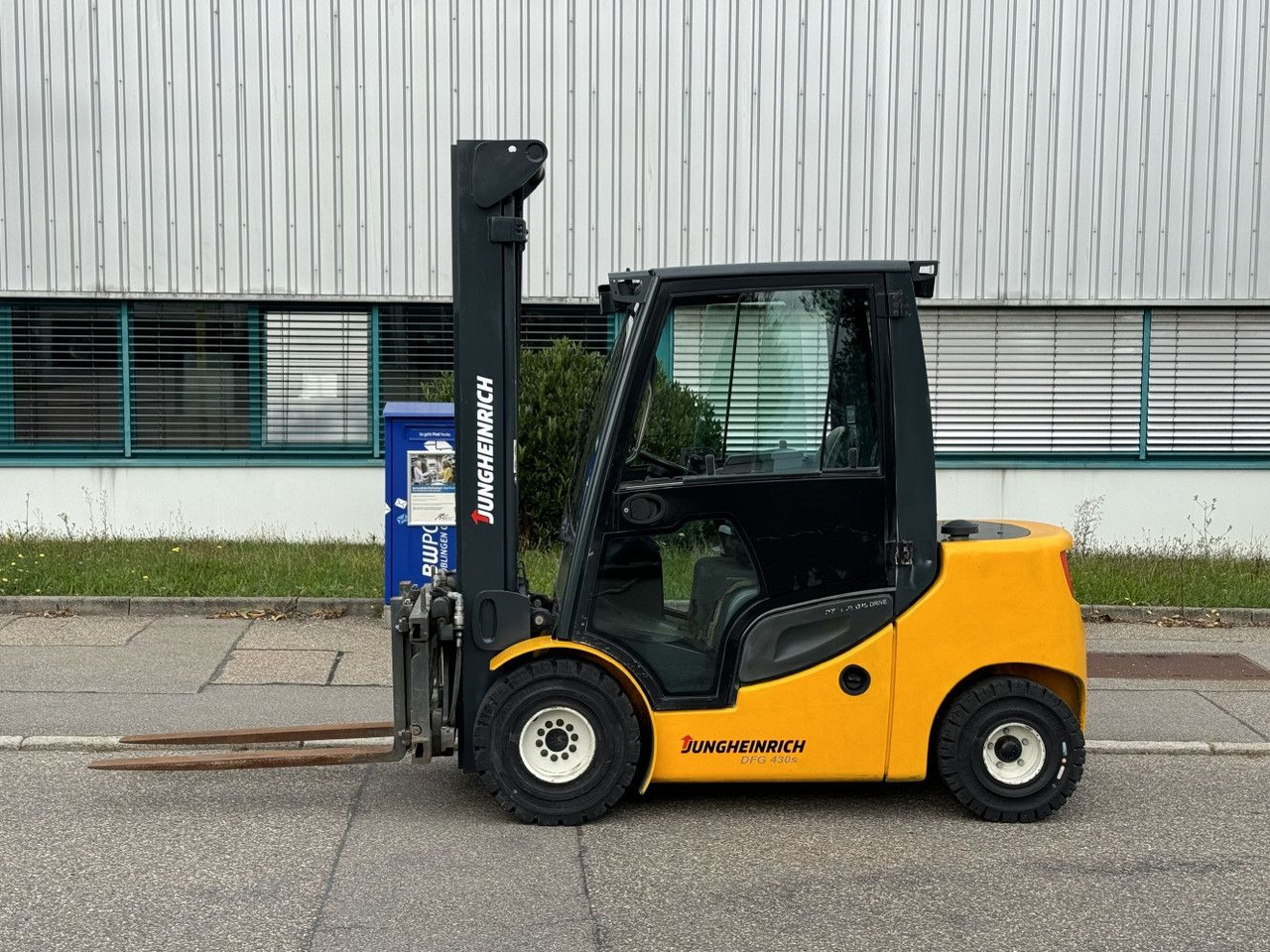 Jungheinrich DFG 430s 600DZ 3t Triplex 6m Zinkenverst. Seiten - Дизельний навантажувач: фото 4 Jungheinrich DFG 430s 600DZ 3t Triplex 6m Zinkenverst. Seiten - Дизельний навантажувач: фото 4