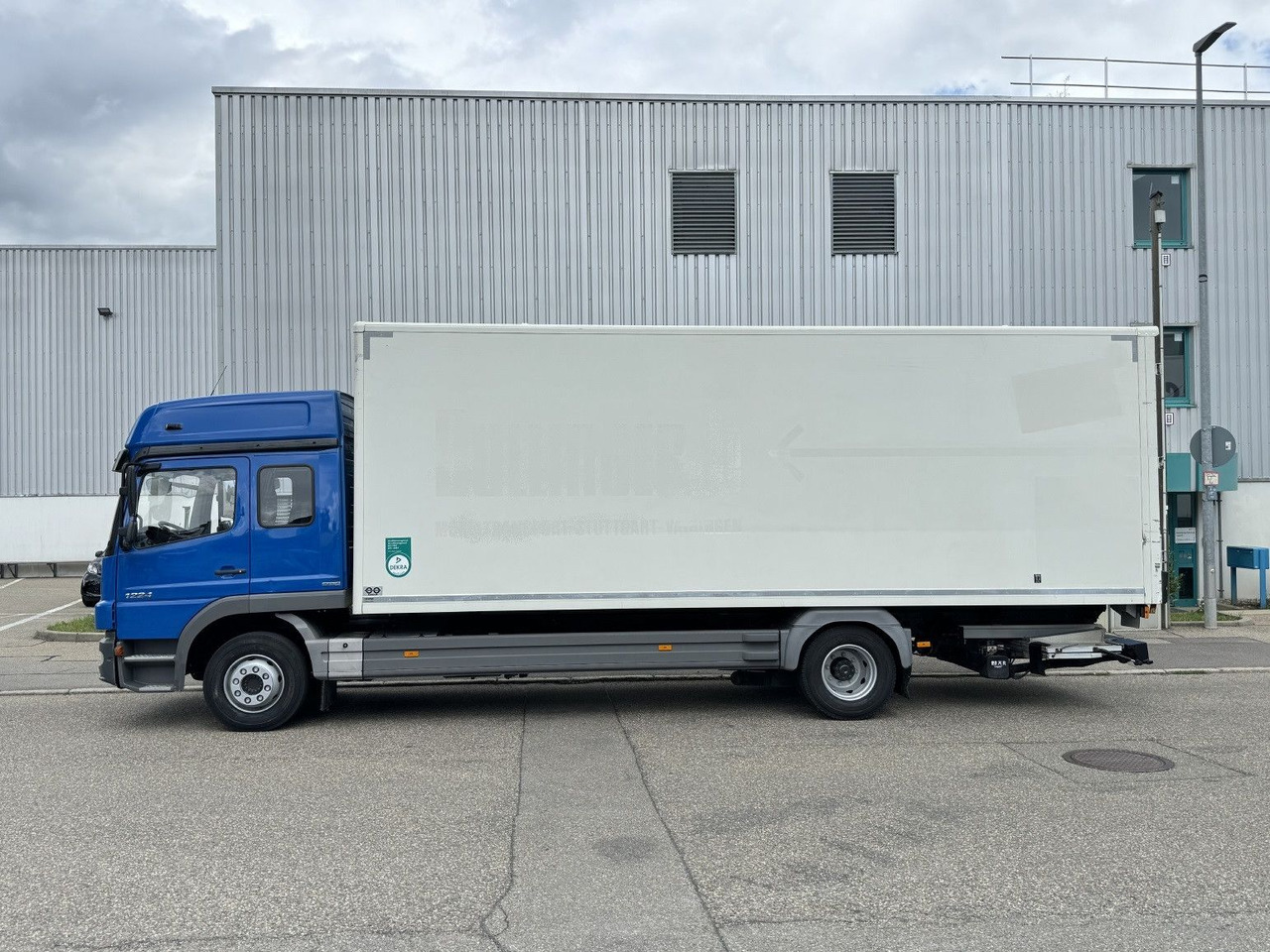Mercedes-Benz Atego 1224 L Möbelkoffer GH 6-Sitze u-LBW Umzug - Вантажівка з закритим кузовом: фото 5 Mercedes-Benz Atego 1224 L Möbelkoffer GH 6-Sitze u-LBW Umzug - Вантажівка з закритим кузовом: фото 5