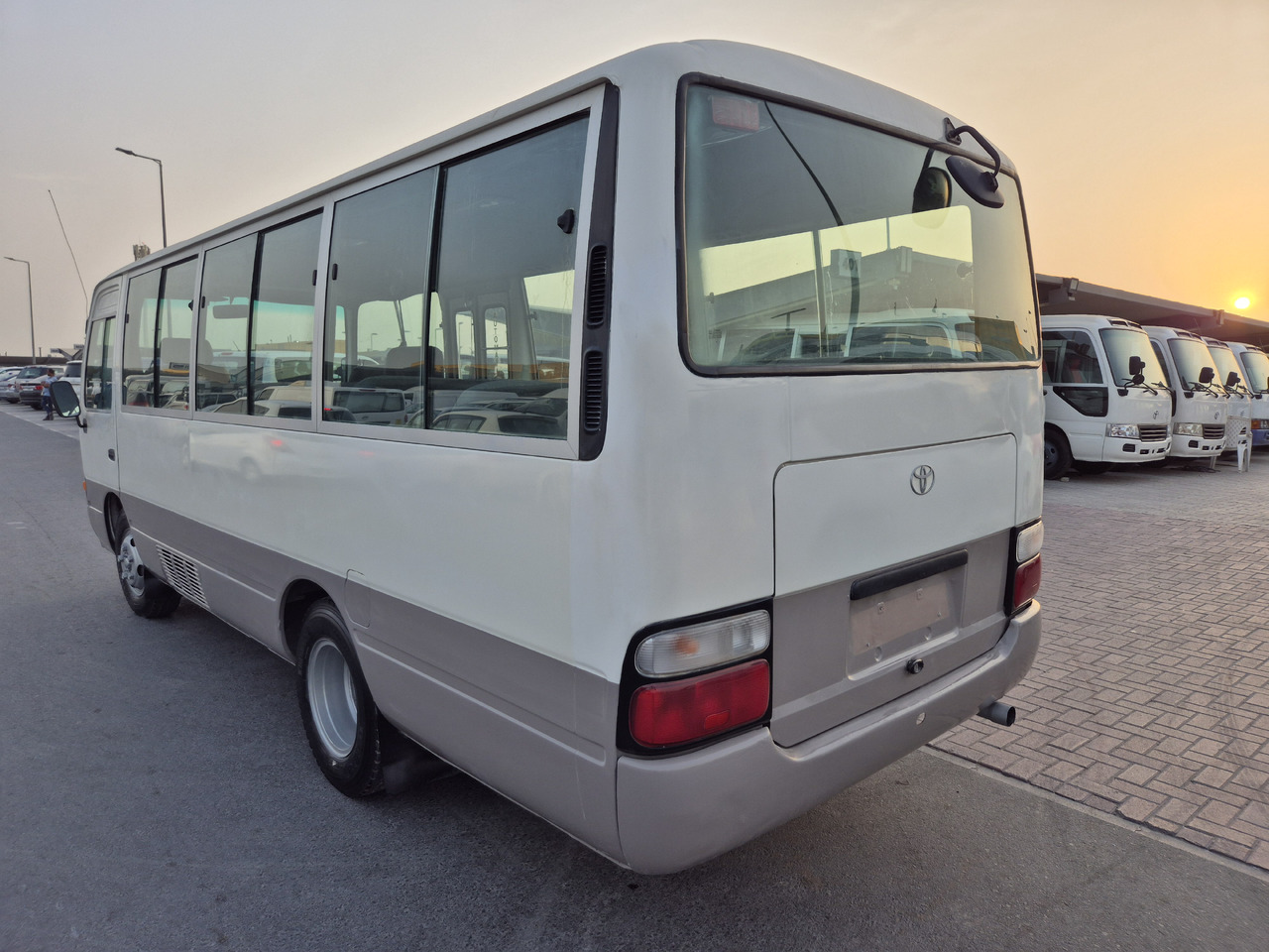 TOYOTA Coaster ... 25 places ...climatisé - Мікроавтобус, Пасажирський фургон: фото 3 TOYOTA Coaster ... 25 places ...climatisé - Мікроавтобус, Пасажирський фургон: фото 3