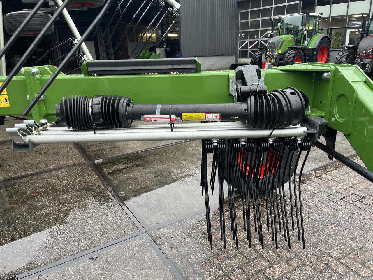 FENDT Former 880 - Сіноворушилка: фото 4 FENDT Former 880 - Сіноворушилка: фото 4