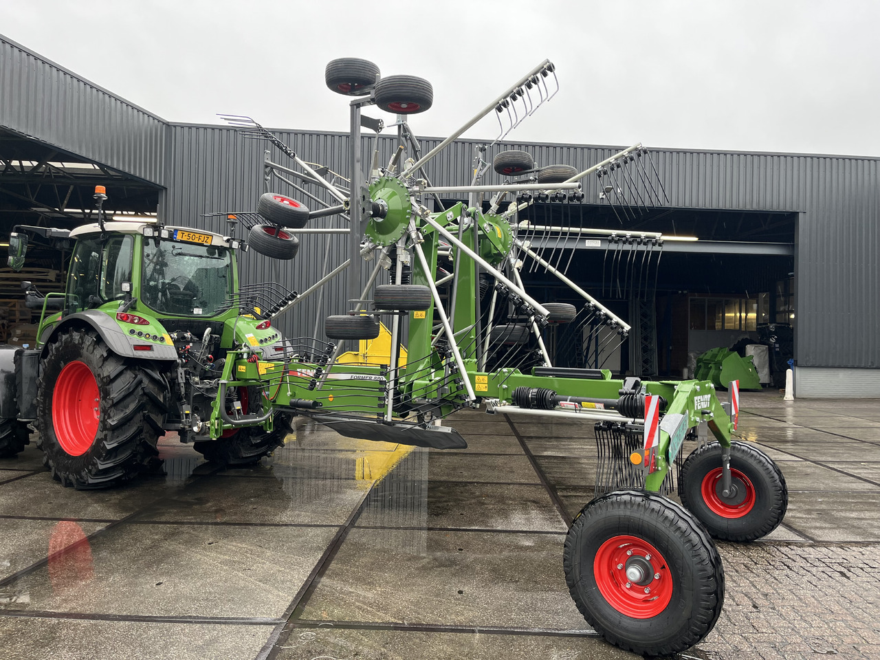 FENDT Former 880 - Сіноворушилка: фото 1 FENDT Former 880 - Сіноворушилка: фото 1