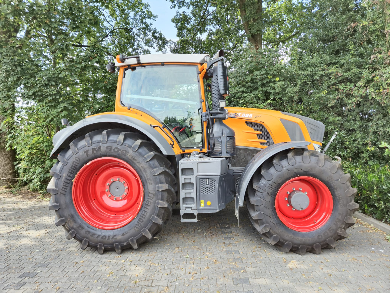 Fendt 828 Vario S4 ProfiPlus - Трактор: фото 2 Fendt 828 Vario S4 ProfiPlus - Трактор: фото 2