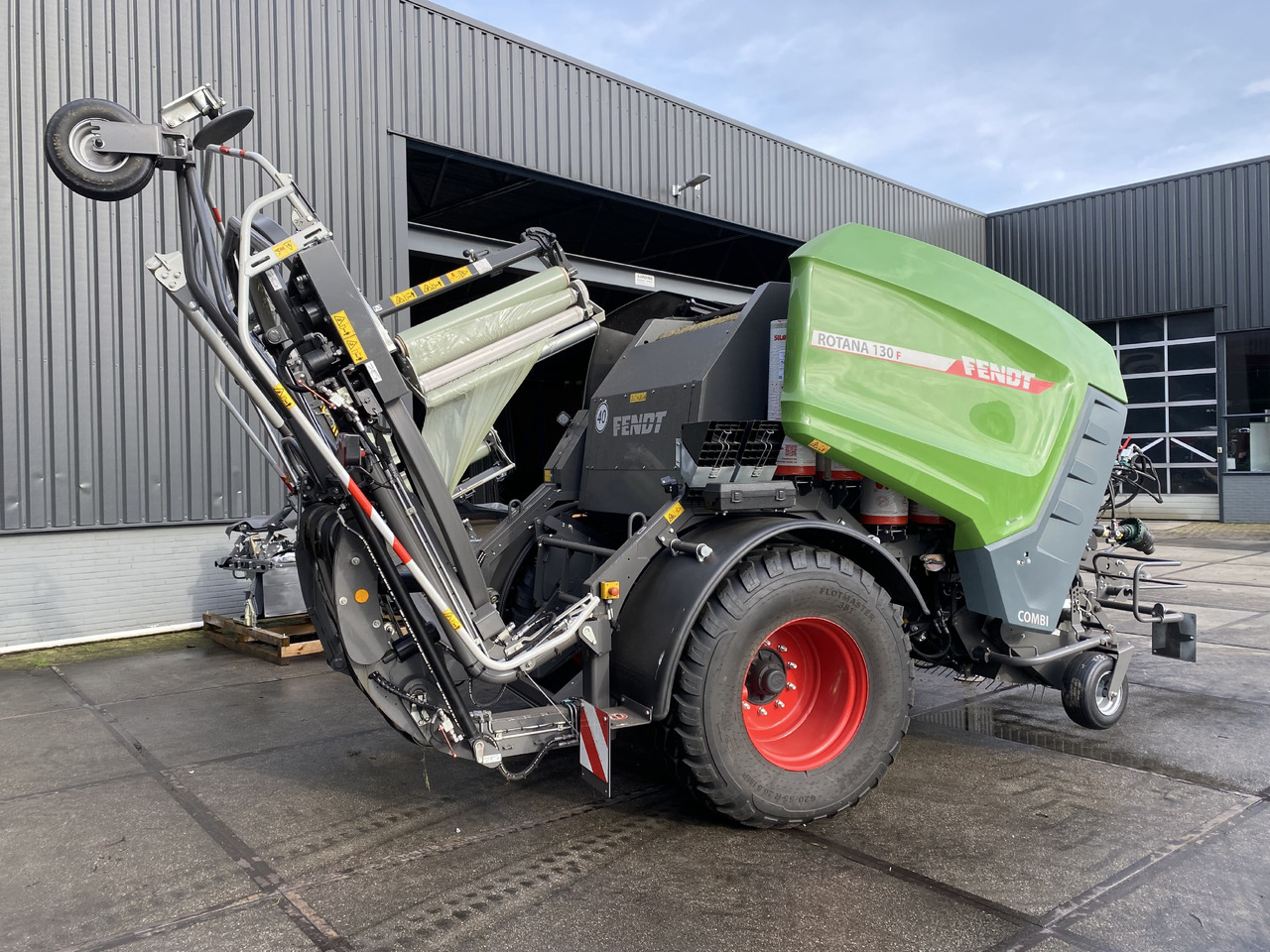 Fendt Rotana 130F - Обмотувальник рулонів: фото 3 Fendt Rotana 130F - Обмотувальник рулонів: фото 3