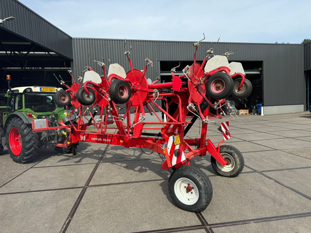 Lely Lotus 1020S - Сіноворушилка: фото 1 Lely Lotus 1020S - Сіноворушилка: фото 1