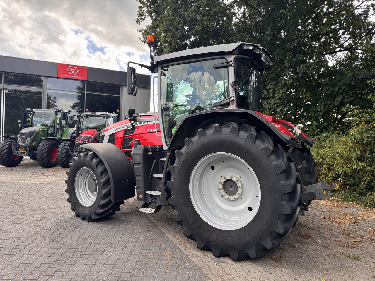 Massey Ferguson 8s.205 Dyna7 Exclusive - Трактор: фото 3 Massey Ferguson 8s.205 Dyna7 Exclusive - Трактор: фото 3