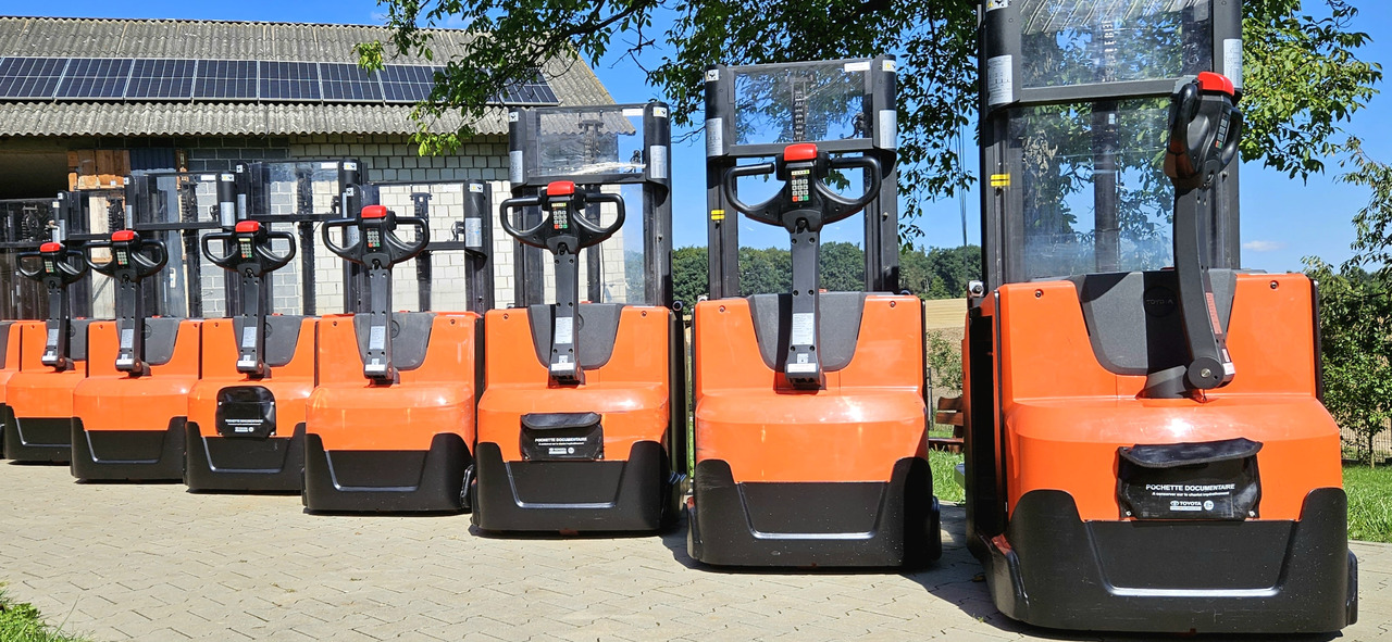BT SWE 200 Staxio Toyota Initial lift, wstępne podnoszenie wideł, niski maszt - Штабелер: фото 1 BT SWE 200 Staxio Toyota Initial lift, wstępne podnoszenie wideł, niski maszt - Штабелер: фото 1