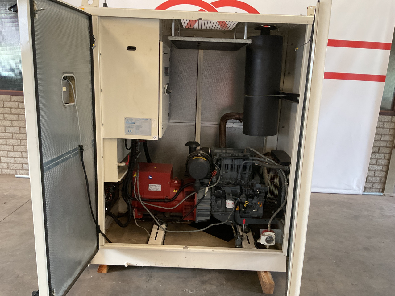Deutz F3M1011F, 45KVA generatorset. Like brand new. Low standby hours - Електричний генератор: фото 3 Deutz F3M1011F, 45KVA generatorset. Like brand new. Low standby hours - Електричний генератор: фото 3