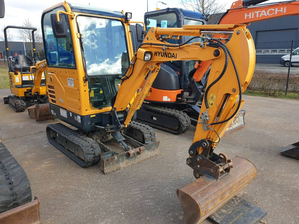 Hyundai R18-9 - Міні-екскаватор: фото 2 Hyundai R18-9 - Міні-екскаватор: фото 2