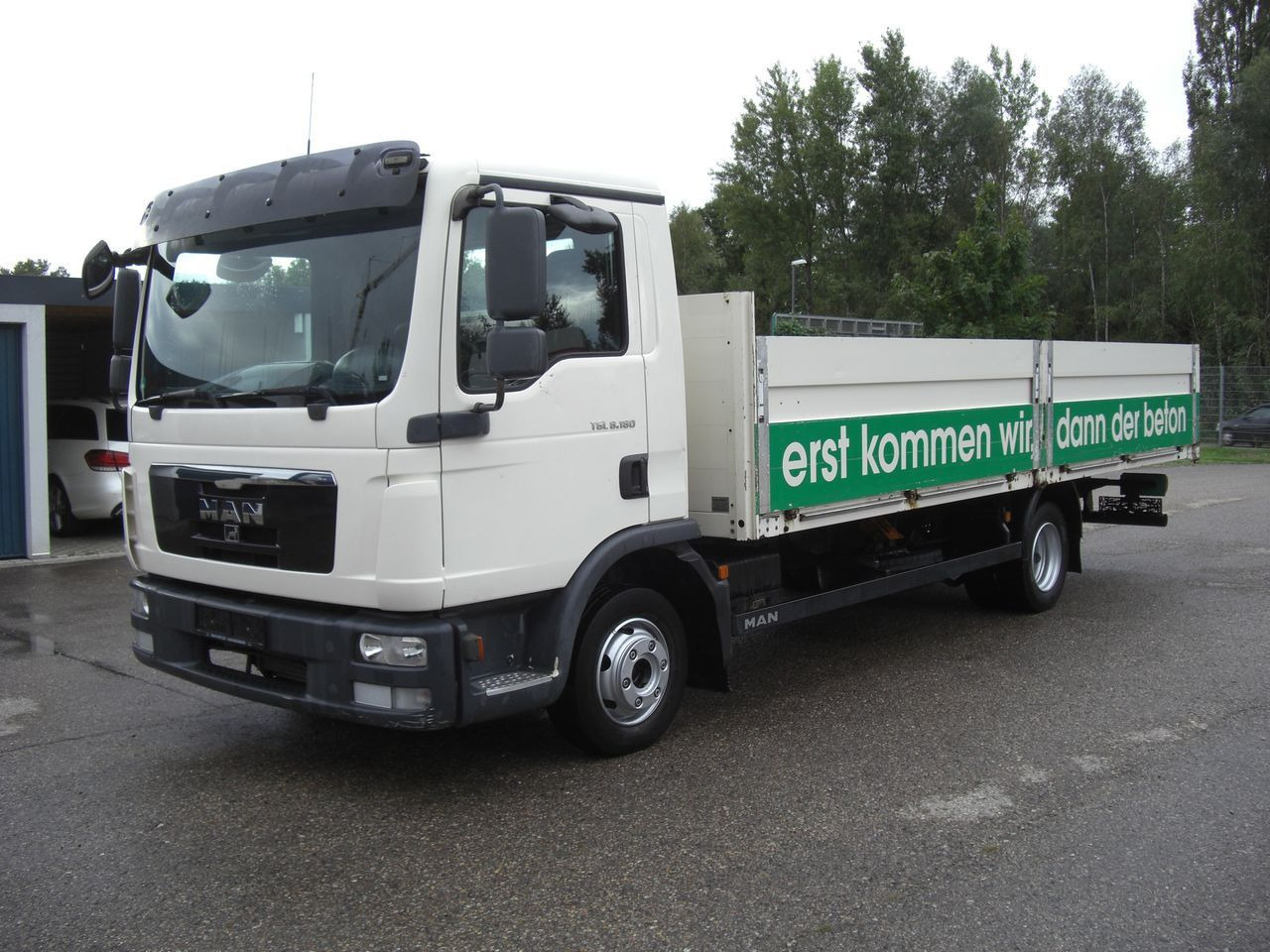 MAN 8180L Pritsche MAN 8180L Pritsche - Легка бортова вантажівка: фото 1 MAN 8180L Pritsche MAN 8180L Pritsche - Легка бортова вантажівка: фото 1