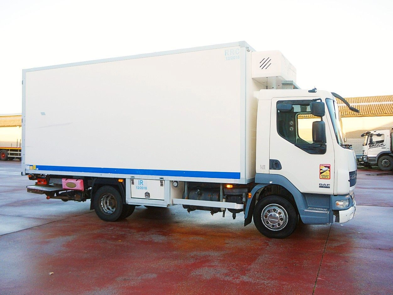 DAF LF 45.160 ISOTHERM KOFFER LADEBORDWAND - Рефрижератор вантажівка: фото 3 DAF LF 45.160 ISOTHERM KOFFER LADEBORDWAND - Рефрижератор вантажівка: фото 3