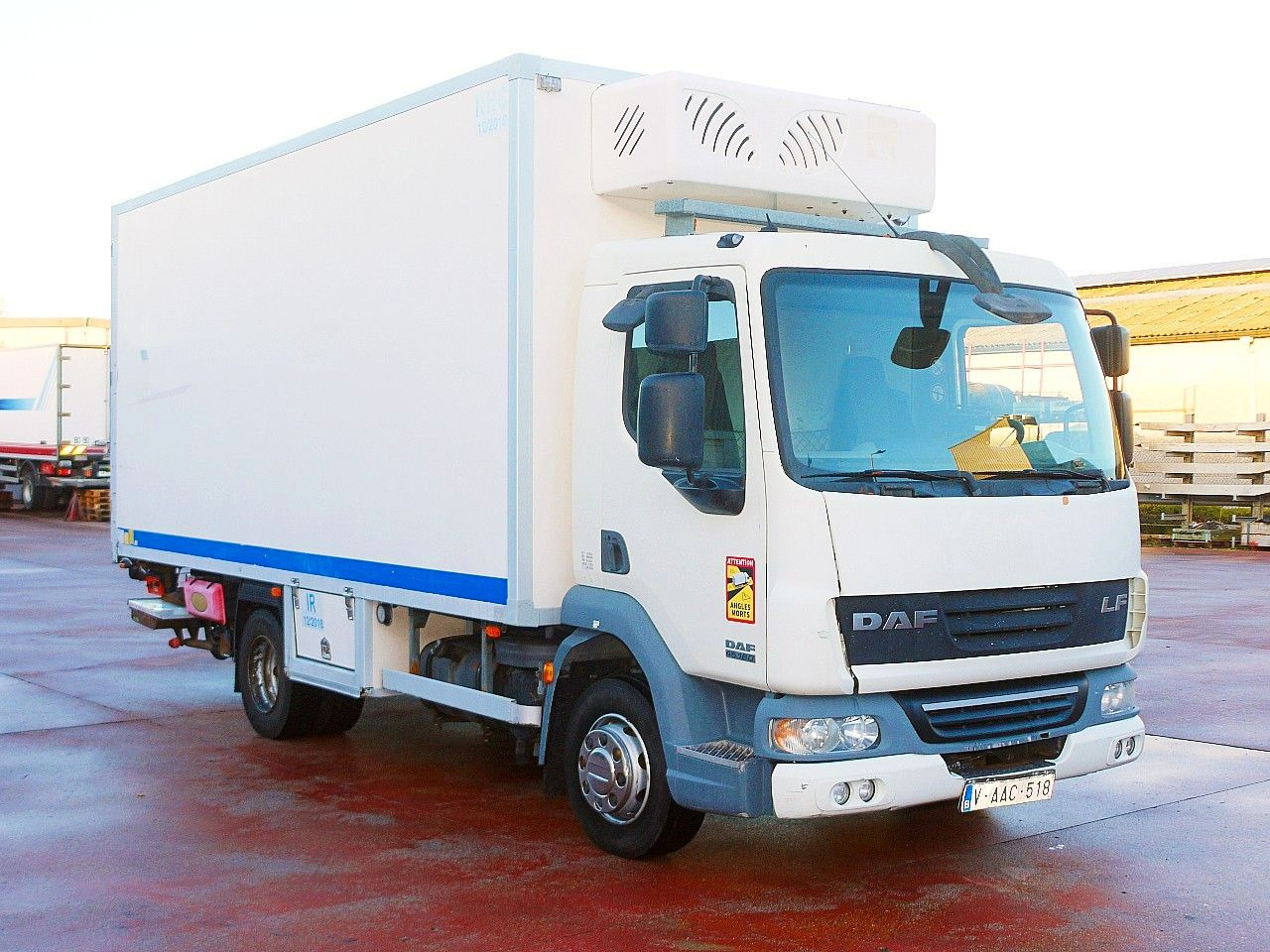 DAF LF 45.160 ISOTHERM KOFFER LADEBORDWAND - Рефрижератор вантажівка: фото 2 DAF LF 45.160 ISOTHERM KOFFER LADEBORDWAND - Рефрижератор вантажівка: фото 2