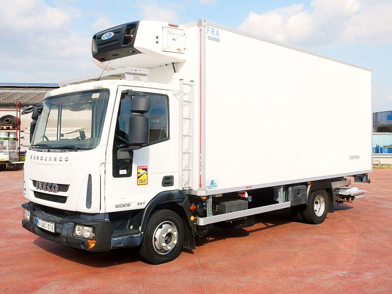 Iveco 100E18 EUROCARGO KUHLKOFFER CARRIER SUPRA 175tkm Iveco 100E18 EUROCARGO KUHLKOFFER CARRIER SUPRA 175tkm - Рефрижератор вантажівка: фото 4 Iveco 100E18 EUROCARGO KUHLKOFFER CARRIER SUPRA 175tkm Iveco 100E18 EUROCARGO KUHLKOFFER CARRIER SUPRA 175tkm - Рефрижератор вантажівка: фото 4