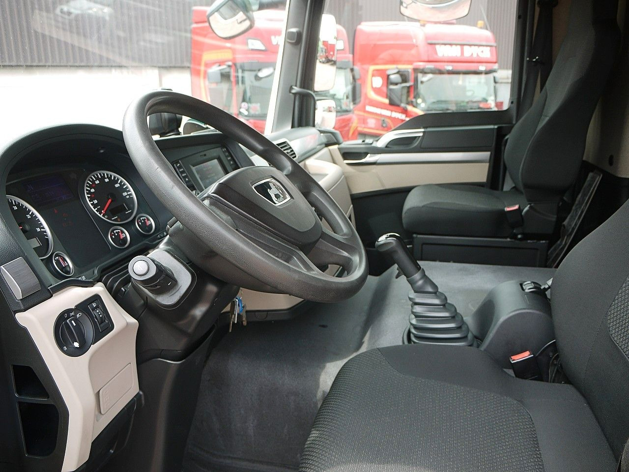 Рефрижератор вантажівка MAN TGM 18.250 KUHLKOFFER THERMOKING V800 MT A/C: фото 12 Рефрижератор вантажівка MAN TGM 18.250 KUHLKOFFER THERMOKING V800 MT A/C: фото 12