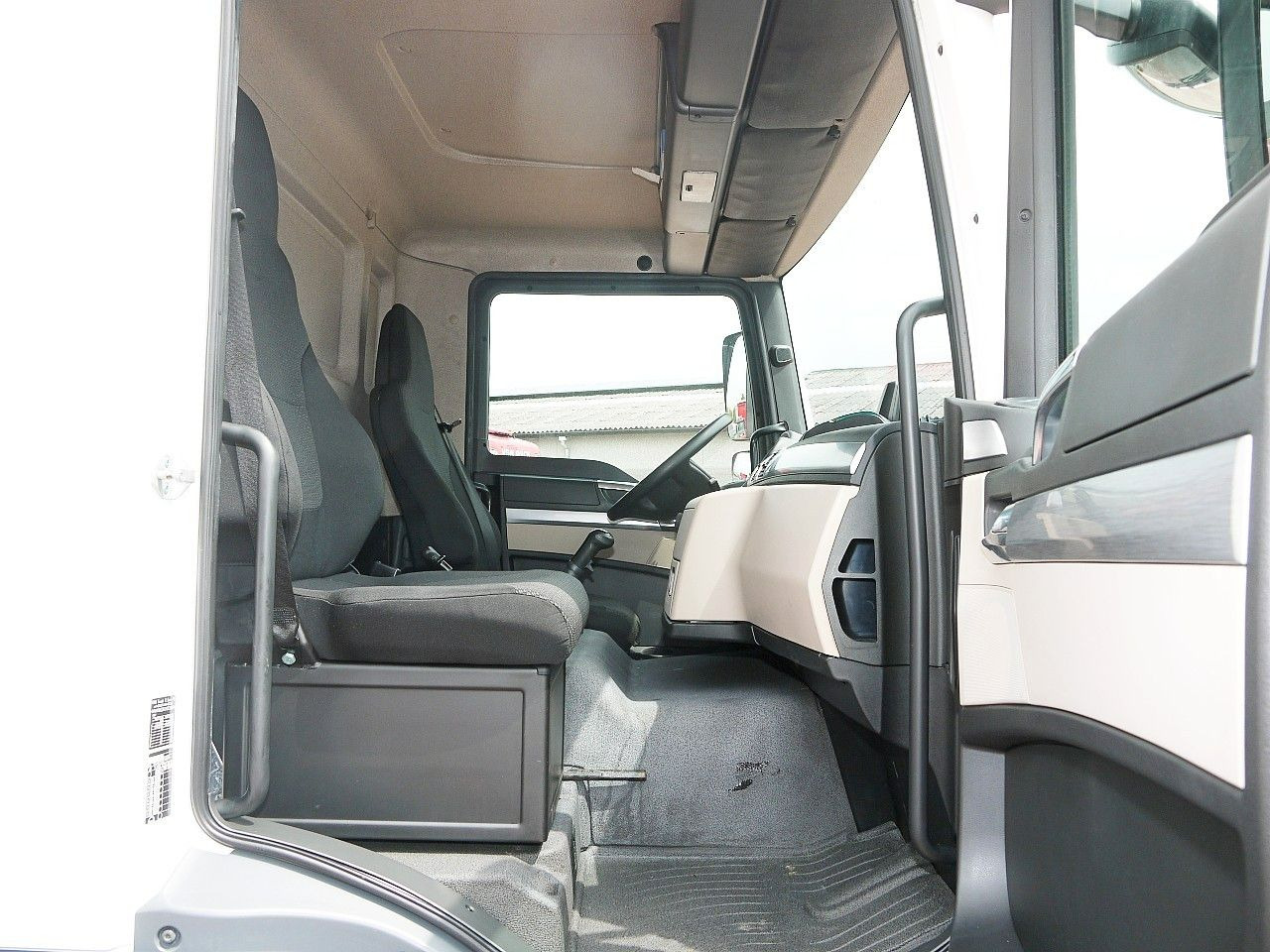 Рефрижератор вантажівка MAN TGM 18.250 KUHLKOFFER THERMOKING V800 MT A/C: фото 13 Рефрижератор вантажівка MAN TGM 18.250 KUHLKOFFER THERMOKING V800 MT A/C: фото 13