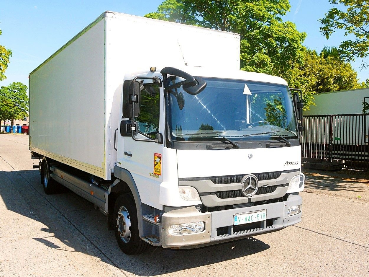 Mercedes-Benz 1318 ATEGO MEUBEL KOFFER LBW MANUAL LUFTFEDERNG - Вантажівка з закритим кузовом: фото 4 Mercedes-Benz 1318 ATEGO MEUBEL KOFFER LBW MANUAL LUFTFEDERNG - Вантажівка з закритим кузовом: фото 4