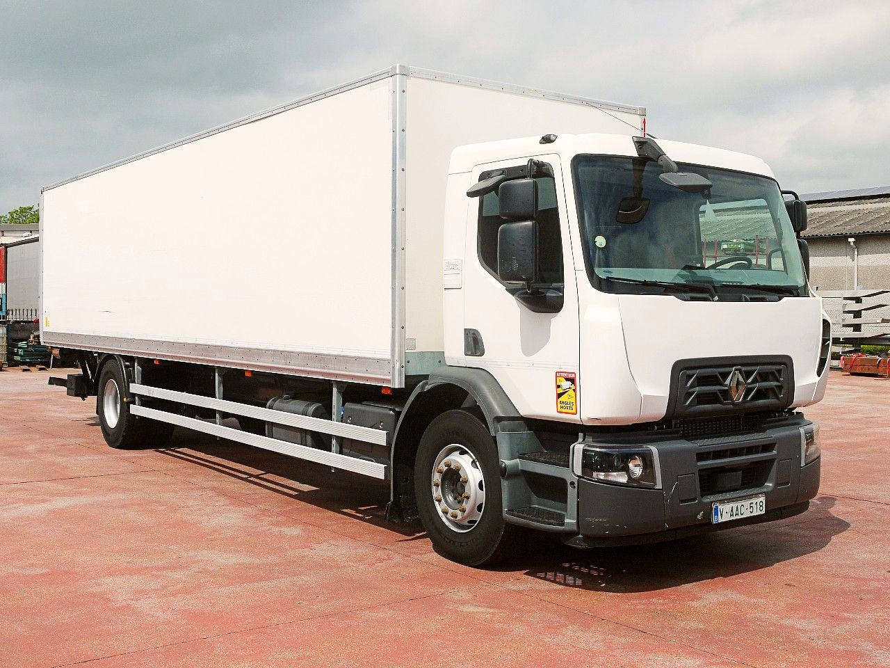 Renault D 19.280 MEUBEL KOFFER LADEBORDWAND 180tkm - Вантажівка з закритим кузовом: фото 2 Renault D 19.280 MEUBEL KOFFER LADEBORDWAND 180tkm - Вантажівка з закритим кузовом: фото 2