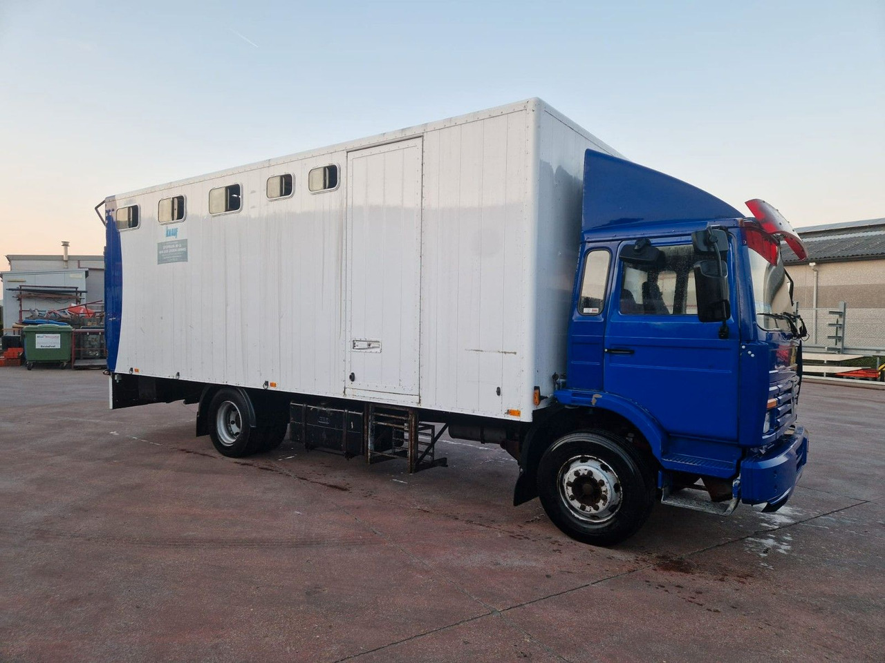 Renault MIDLINER M KOFFER LADEBORDWAND HELLO AFRIKA - Вантажівка з закритим кузовом: фото 1 Renault MIDLINER M KOFFER LADEBORDWAND HELLO AFRIKA - Вантажівка з закритим кузовом: фото 1