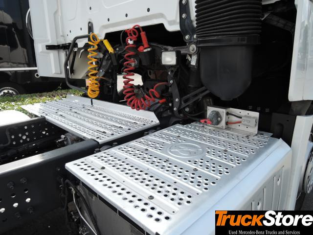 Mercedes-Benz Actros 1843 LS - Тягач: фото 2 Mercedes-Benz Actros 1843 LS - Тягач: фото 2