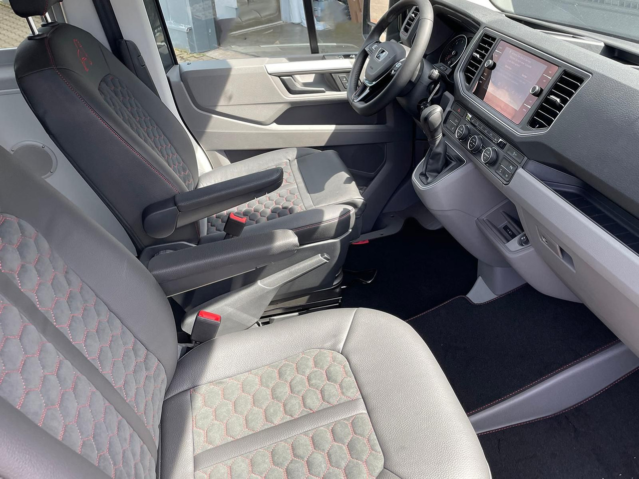 Мікроавтобус, Пасажирський фургон MAN TGE 3.180 Kombi L3H2 4x4 INDIVIDUAL S LED ACC: фото 27