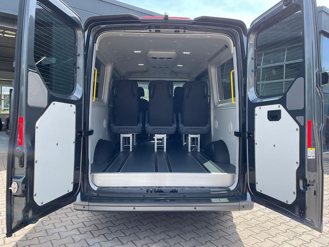 Мікроавтобус, Пасажирський фургон MAN TGE 3.180 Kombi L3H2 4x4 INDIVIDUAL S LED ACC: фото 34