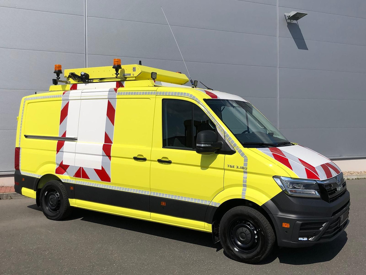 MAN TGE 3.180 L3H2 BF 4 BEGLEITFAHRZEUG ACC LED NAVI - Суцільнометалевий фургон: фото 2 MAN TGE 3.180 L3H2 BF 4 BEGLEITFAHRZEUG ACC LED NAVI - Суцільнометалевий фургон: фото 2