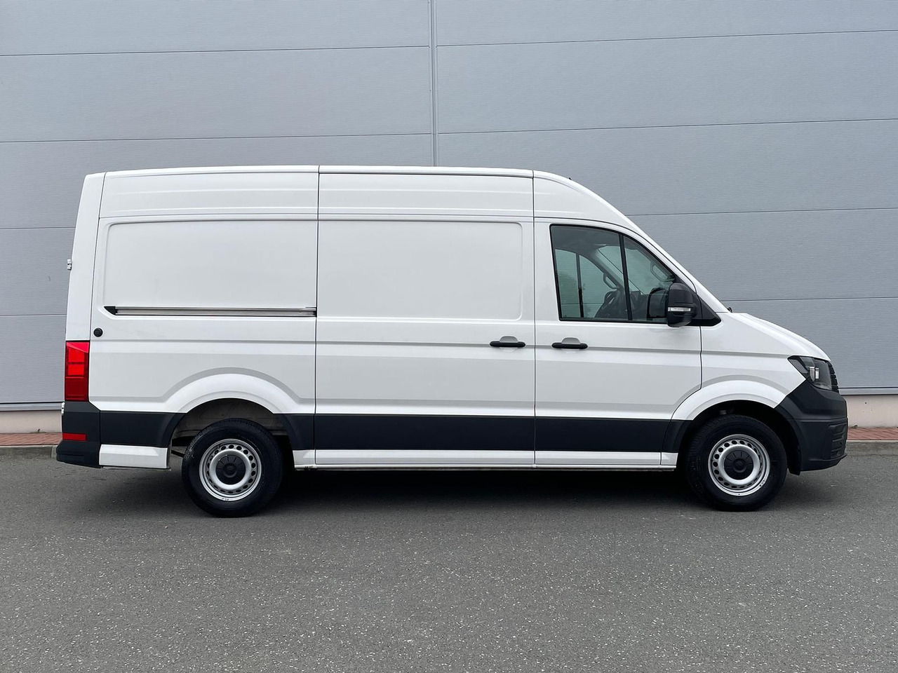 Volkswagen Crafter Kasten 35 L3H3 Autom. NAVI DAB PDC TEMP - Суцільнометалевий фургон: фото 5 Volkswagen Crafter Kasten 35 L3H3 Autom. NAVI DAB PDC TEMP - Суцільнометалевий фургон: фото 5