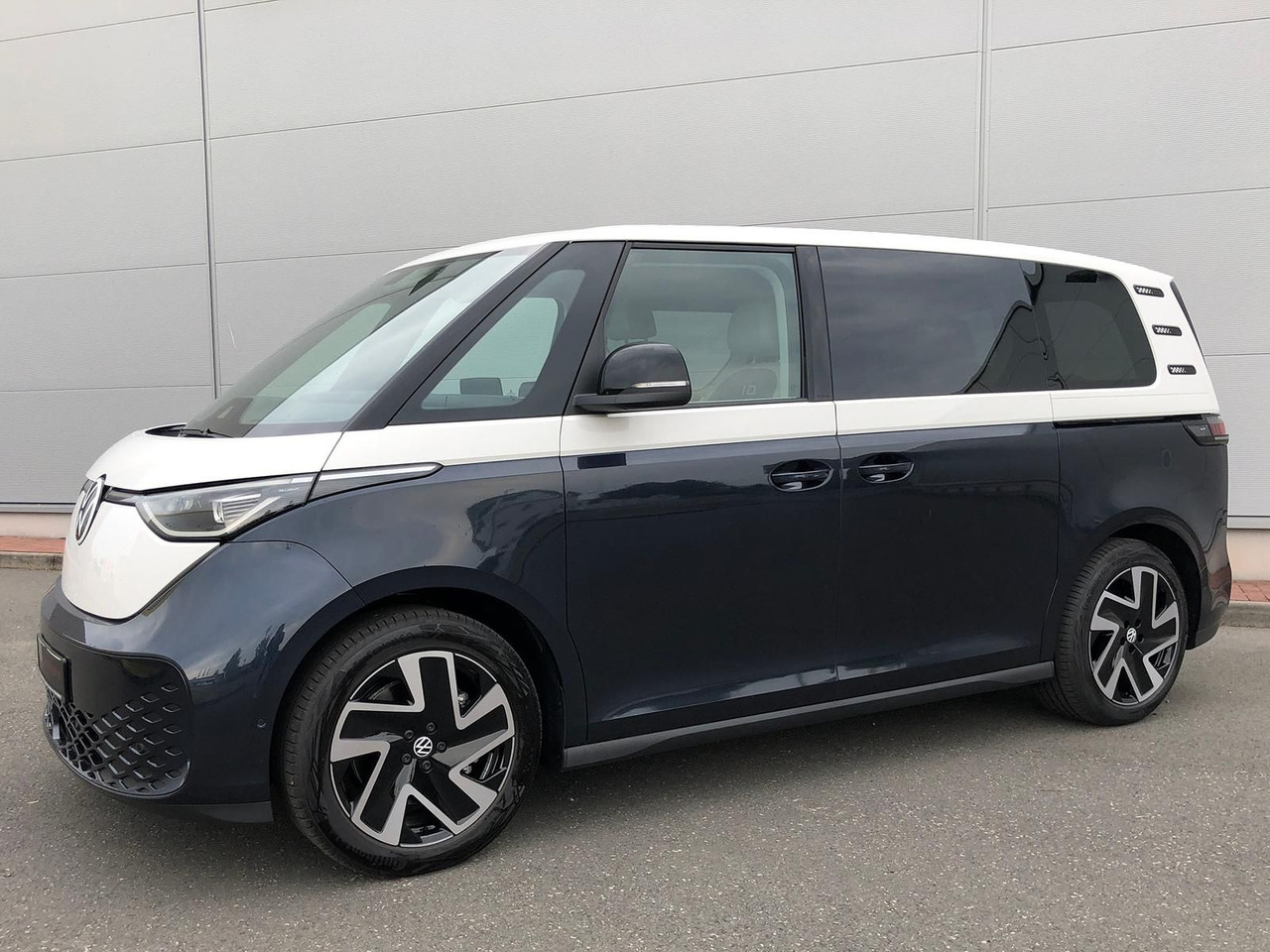 Пасажирський фургон, Електричний фургон Volkswagen ID. Buzz 150 kW Pro AHK ACC MATRIX LED KEYLESS: фото 1